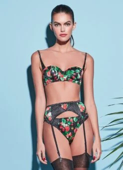 Fleur Du Mal Strawberry Print Balconette Bra -Fleurdumal Shop 201208 FLEURDUMAL SHOT 14 1608crop 0dbb44c5 da5a 459a 9c6b 09518861c865