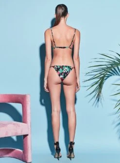 Fleur Du Mal Grommet Triangle Bikini Top 11 Fleur Du Mal Grommet Triangle Bikini Top -Fleurdumal Shop 201208 FLEURDUMAL SHOT 43 4575full 034270c7 3c48 4d95 bc7d 3782b8c10094