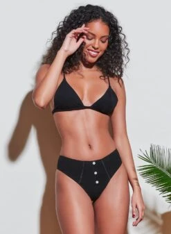 Fleur Du Mal Organic Cotton Cheeky -Fleurdumal Shop 210317 FLEURDUMAL SHOT 13 2082crop fcd75efa 19b2 4d9c 9be7 623108a1b910