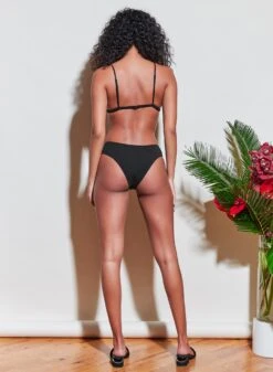 Fleur Du Mal Organic Cotton Luxe Triangle Bra -Fleurdumal Shop 210317 FLEURDUMAL SHOT 13 2137full