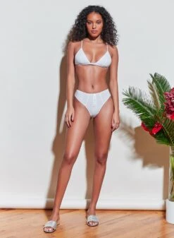 Fleur Du Mal Organic Cotton Luxe Triangle Bra -Fleurdumal Shop 210317 FLEURDUMAL SHOT 17 2578full 492a14d2 1331 4345 80e5 79901f3d4691