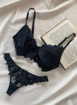 Fleur Du Mal Lily Embroidery Post Surgical Bra -Fleurdumal Shop Mastectomy Bra Lifestyle 2web