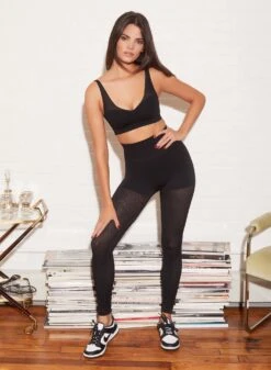 Fleur Du Mal Le Body Perforated Knit Leggings 17 Fleur Du Mal Le Body Perforated Knit Leggings -Fleurdumal Shop look12 1163full