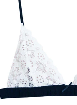 Fleur Du Mal Crochet Lace Triangle Bra 11 Fleur Du Mal Crochet Lace Triangle Bra -Fleurdumal Shop white3 753x 14b045b9 1728 4836 a8df 908a477bab3d
